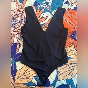 Free People Keep It Sleek Duo Bodysuit | size L | Black v-neck bodysuit | (EUC)